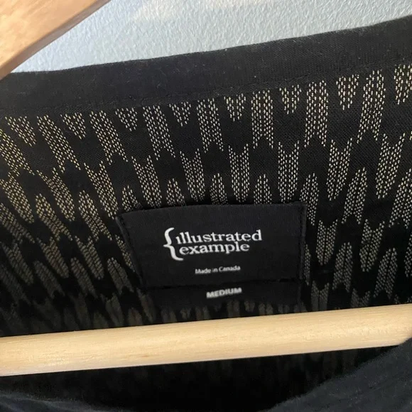 Illustrated Example button up - Picture 3 of 4